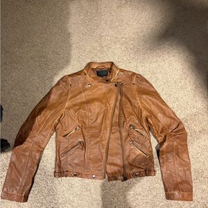 Women’s brown fitted leather jacket